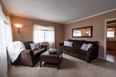 1137 Cornwall, Waterloo, IA 50702 photo 2