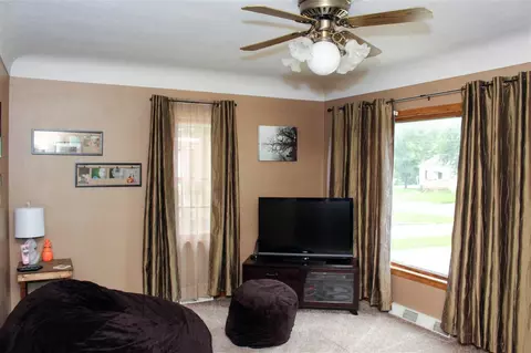 1314 Upton Ave, Waterloo, IA 50701 photo 2