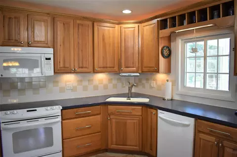 301 Lambeth Dr, Waterloo, IA 50701 photo 6
