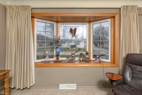 137 Ruby Dr, Waterloo, IA 50702 photo 3