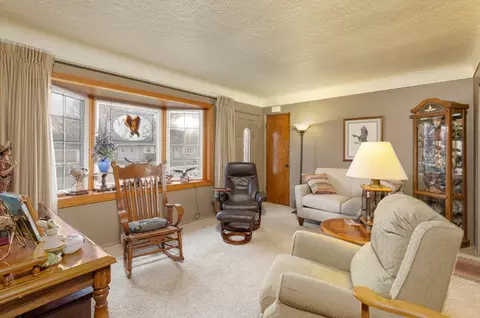 137 Ruby Dr, Waterloo, IA 50702 photo 2