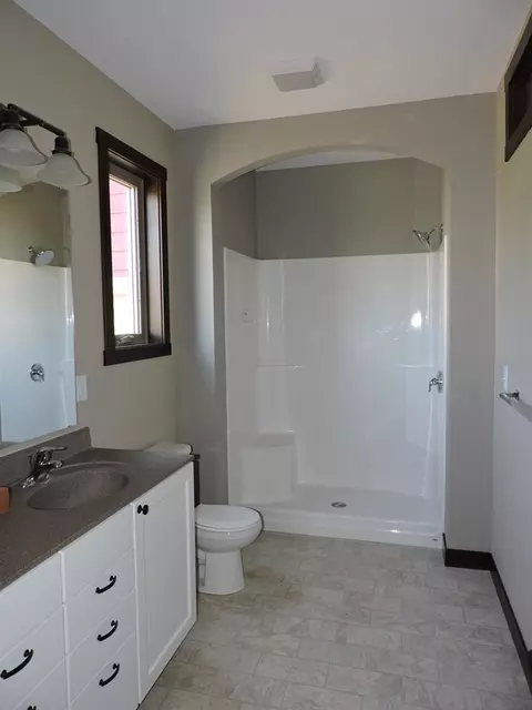 1711 E Hills Rd, Decorah, IA 52101 photo 9