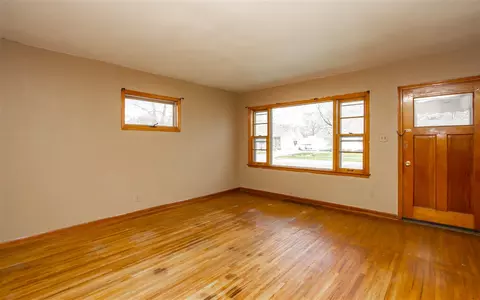 1116 E Mitchell Ave, Waterloo, IA 50702 photo 3