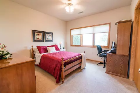 4402 Reflection Ln, Waterloo, IA 50701 photo 13
