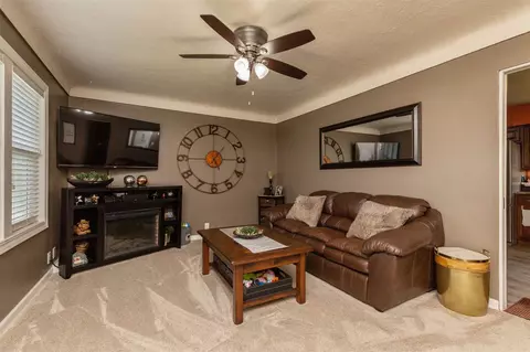 657 Jane St, Waterloo, IA 50701 photo 6