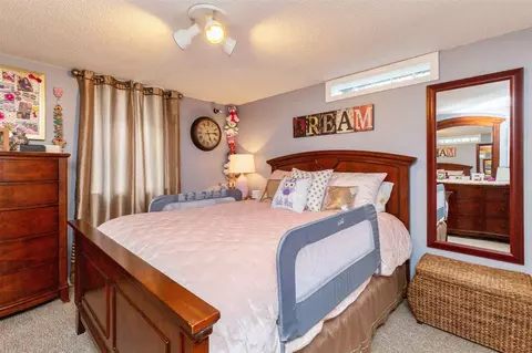 657 Jane St, Waterloo, IA 50701 photo 18