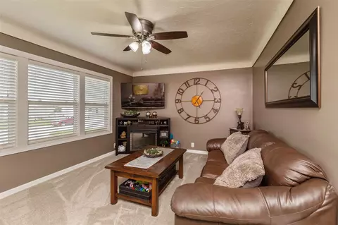 657 Jane St, Waterloo, IA 50701 photo 5