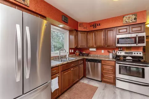 657 Jane St, Waterloo, IA 50701 photo 3