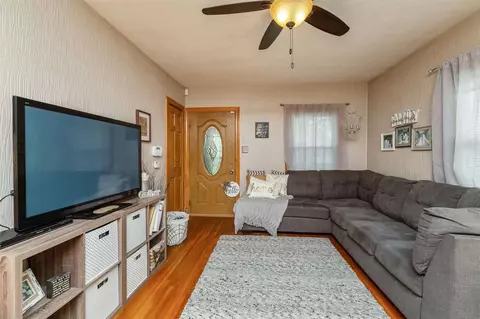 306 Bertch Ave, Waterloo, IA 50702 photo 2