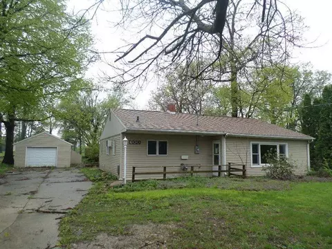 600 S Hackett Rd, Waterloo, IA 50701 photo 1