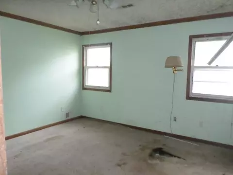 600 S Hackett Rd, Waterloo, IA 50701 photo 13