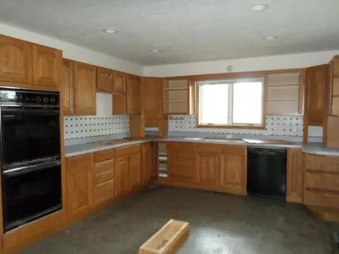 600 S Hackett Rd, Waterloo, IA 50701 photo 10