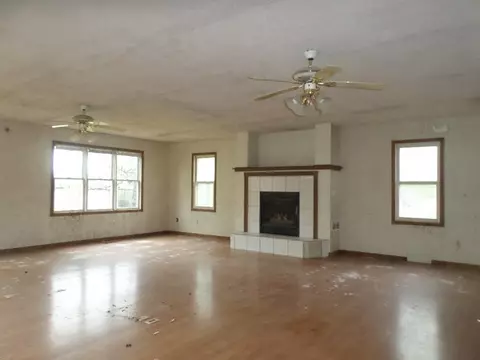 600 S Hackett Rd, Waterloo, IA 50701 photo 14