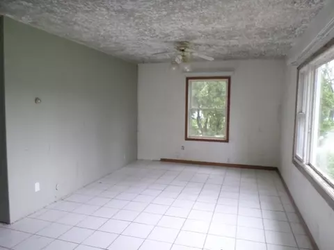 600 S Hackett Rd, Waterloo, IA 50701 photo 7