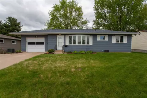 452 Devonshire Dr, Waterloo, IA 50701 photo 1
