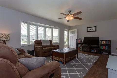 452 Devonshire Dr, Waterloo, IA 50701 photo 5
