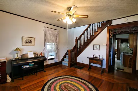717 Maple Ave, Decorah, IA 52101 photo 4