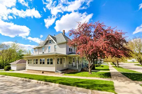 717 Maple Ave, Decorah, IA 52101 photo 2