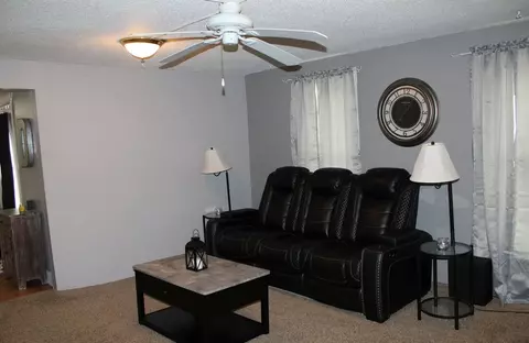 212 E Washington St, Shell Rock, IA 50670 photo 3