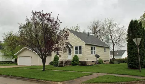 419 E 2nd St, Readlyn, IA 50668 photo 1