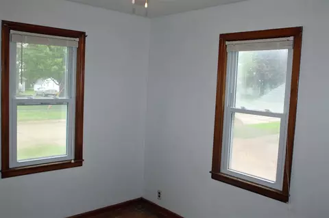 419 E 2nd St, Readlyn, IA 50668 photo 8