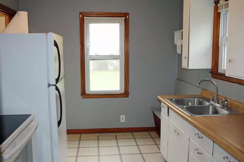 419 E 2nd St, Readlyn, IA 50668 photo 4