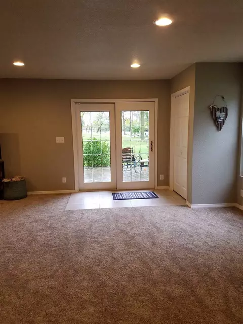 207 W Ely St, Greene, IA 50636 photo 5