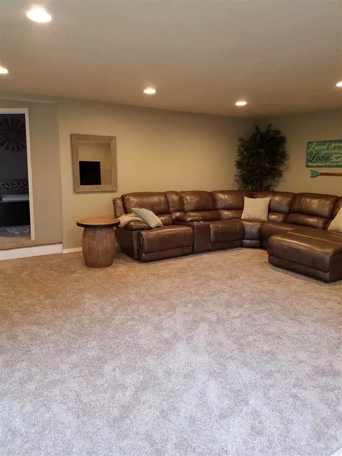 207 W Ely St, Greene, IA 50636 photo 4