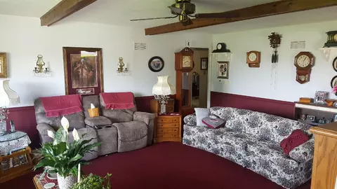 644 S Hackett Rd, Waterloo, IA 50701 photo 2