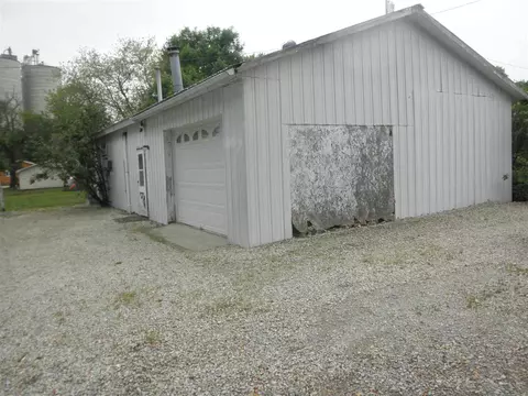 254 Far East St, Winthrop, IA 50682 photo 6