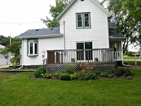 254 Far East St, Winthrop, IA 50682 photo 3