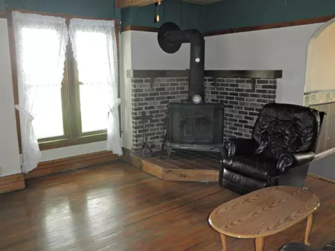 254 Far East St, Winthrop, IA 50682 photo 9