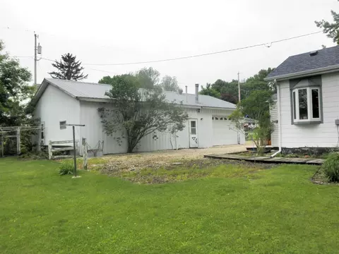 254 Far East St, Winthrop, IA 50682 photo 5
