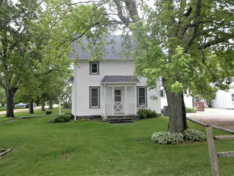 254 Far East St, Winthrop, IA 50682 photo 1