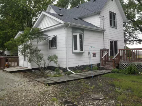 254 Far East St, Winthrop, IA 50682 photo 4