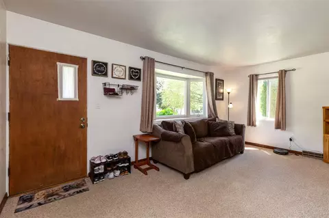 809 Newman Ave, Cedar Falls, IA 50613 photo 2