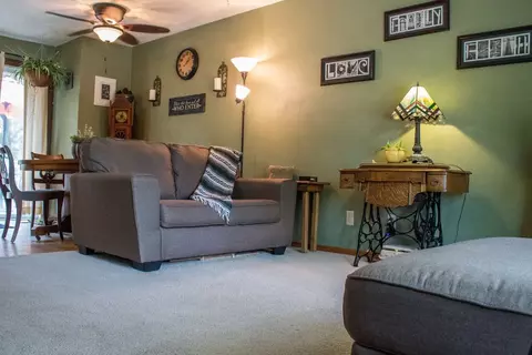 1012 Triangle, Shell Rock, IA 50670 photo 4