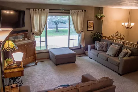 1012 Triangle, Shell Rock, IA 50670 photo 3