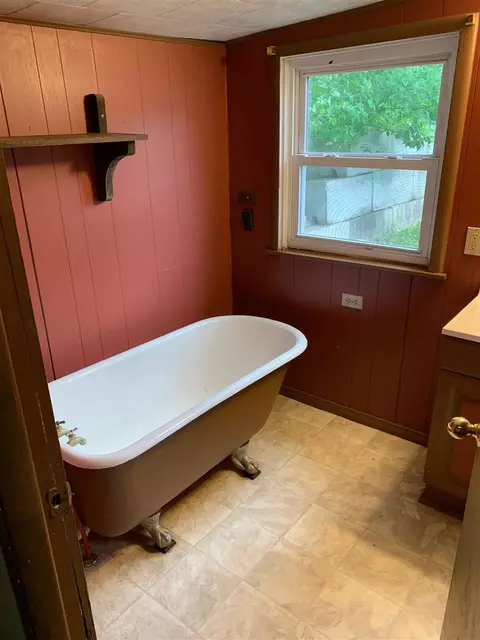 135 Center Ave, Mcgregor, IA 52157 photo 5