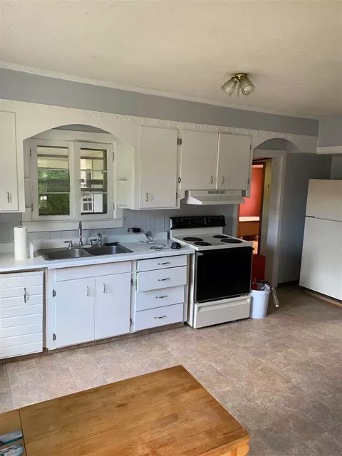 135 Center Ave, Mcgregor, IA 52157 photo 3