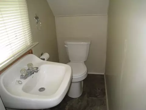 812 E Main St, Decorah, IA 52101 photo 6