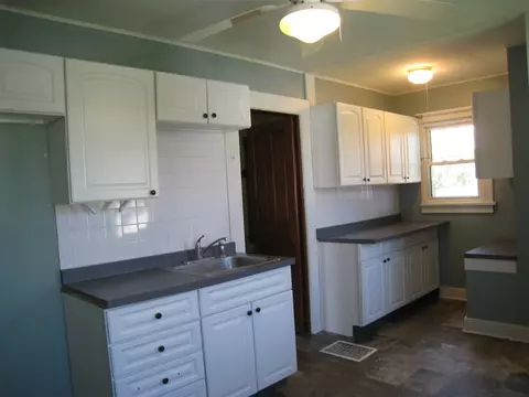 812 E Main St, Decorah, IA 52101 photo 2