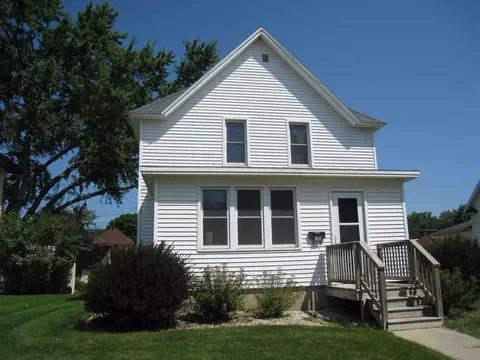 812 E Main St, Decorah, IA 52101 photo 1