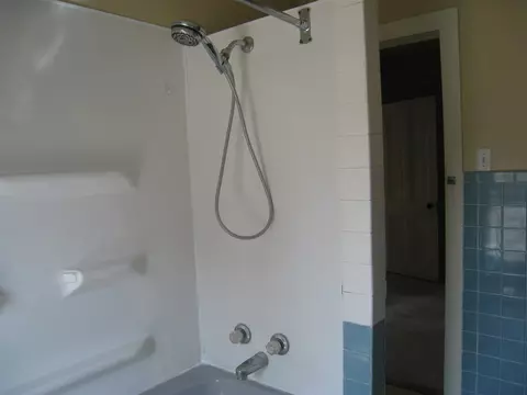 812 E Main St, Decorah, IA 52101 photo 9