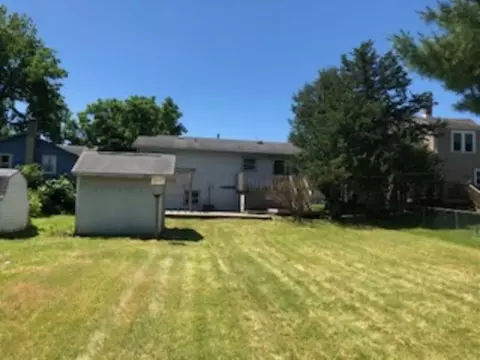 1209 E 4th St, Vinton, IA 52349 photo 2