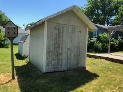 1209 E 4th St, Vinton, IA 52349 photo 4