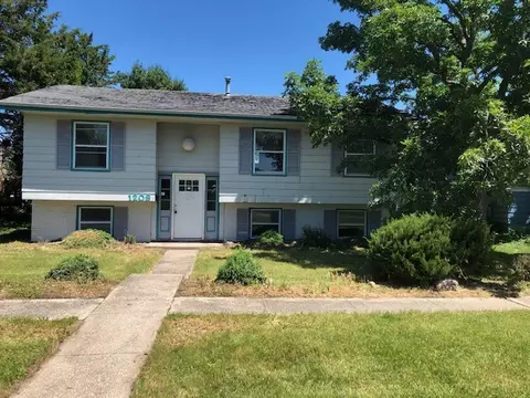 1209 E 4th St, Vinton, IA 52349 photo 1