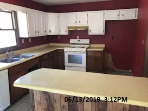 1209 E 4th St, Vinton, IA 52349 photo 5