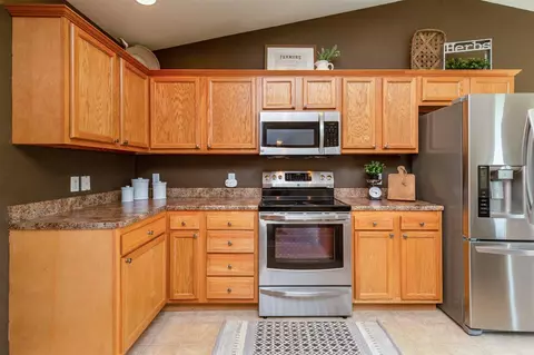 5126 Millenium Dr, Cedar Falls, IA 50613 photo 3