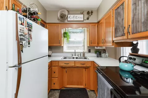 651 Maxwell St, Waterloo, IA 50701 photo 9